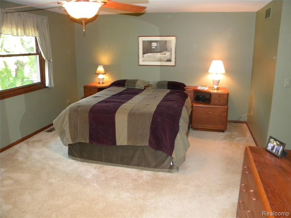 3715 Hazelton Avenue Rochester Hills, MI 48307 - Photo 20 of 52