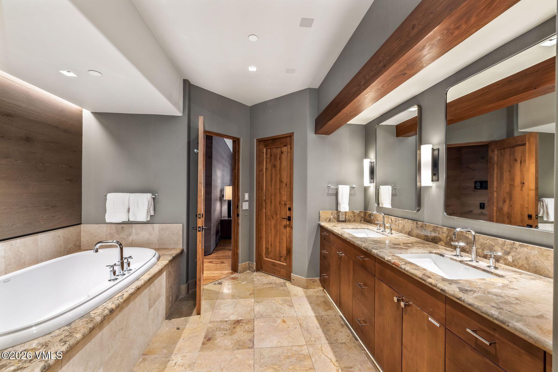 825 West Forest Road, Unit 3 Vail, CO 81657 - Photo 23 of 41 photo_online_023