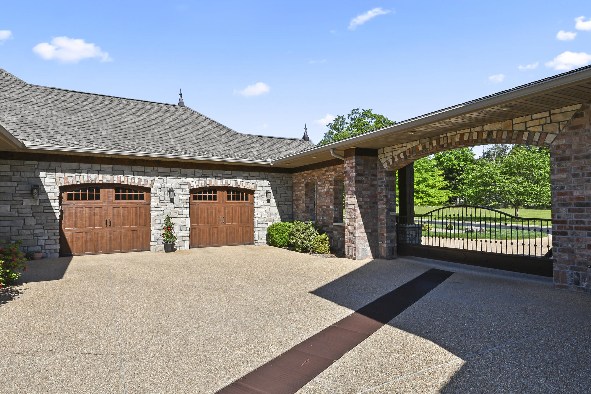 203 Secret Lane Reeds Spring, MO 65737 - Photo 60 of 76 Gated Motor Court Entry