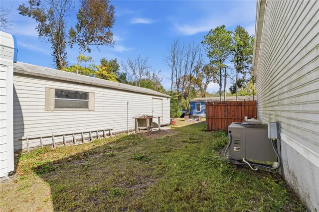 a view of yard with trees