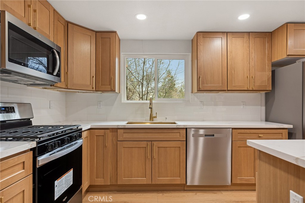 1076 Grass Valley Road Lake Arrowhead, CA 92352 - Photo 12 of 35 Plenty of counter space w/ a window view of the forest