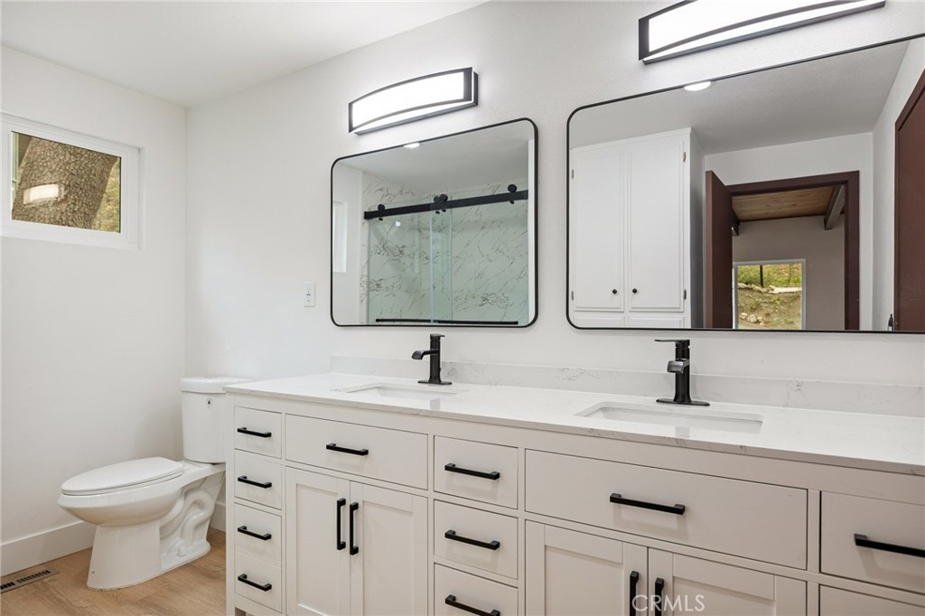 1076 Grass Valley Road Lake Arrowhead, CA 92352 - Photo 20 of 35 En suite primary bath