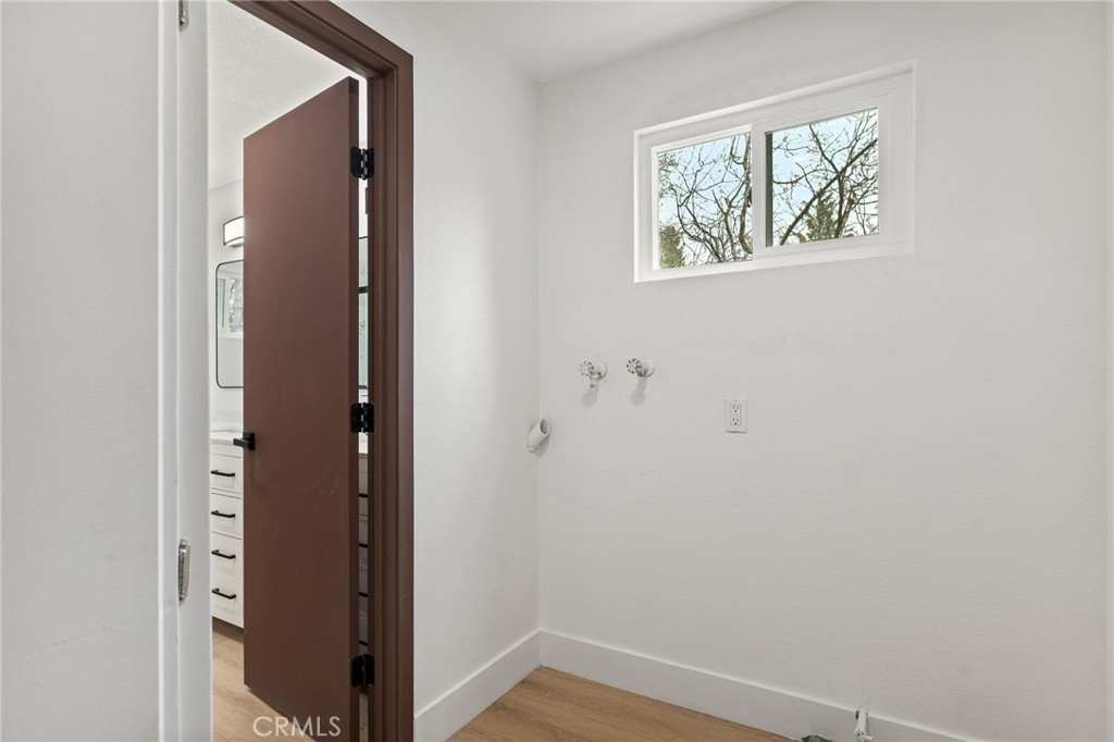 1076 Grass Valley Road Lake Arrowhead, CA 92352 - Photo 23 of 35 Laundry room on main floor
