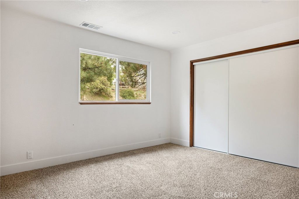 1076 Grass Valley Road Lake Arrowhead, CA 92352 - Photo 24 of 35 Well sized spare bedroom upstairs