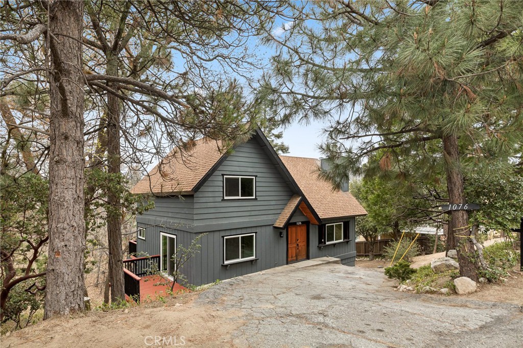 1076 Grass Valley Road Lake Arrowhead, CA 92352 - Photo 4 of 35 Great curb appeal w/ 2 car parking