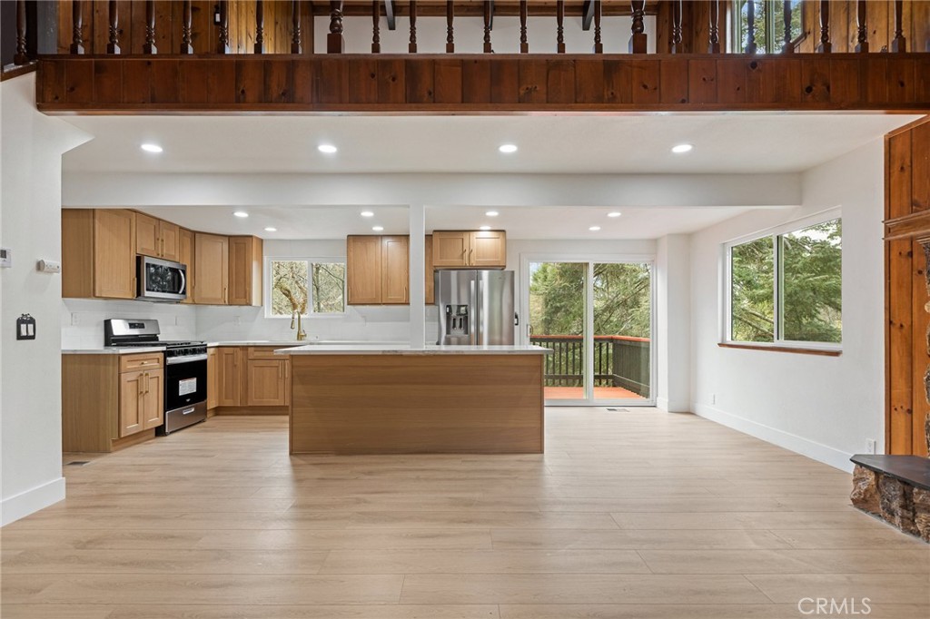 1076 Grass Valley Road Lake Arrowhead, CA 92352 - Photo 8 of 35 Updated, bright, modern remodel