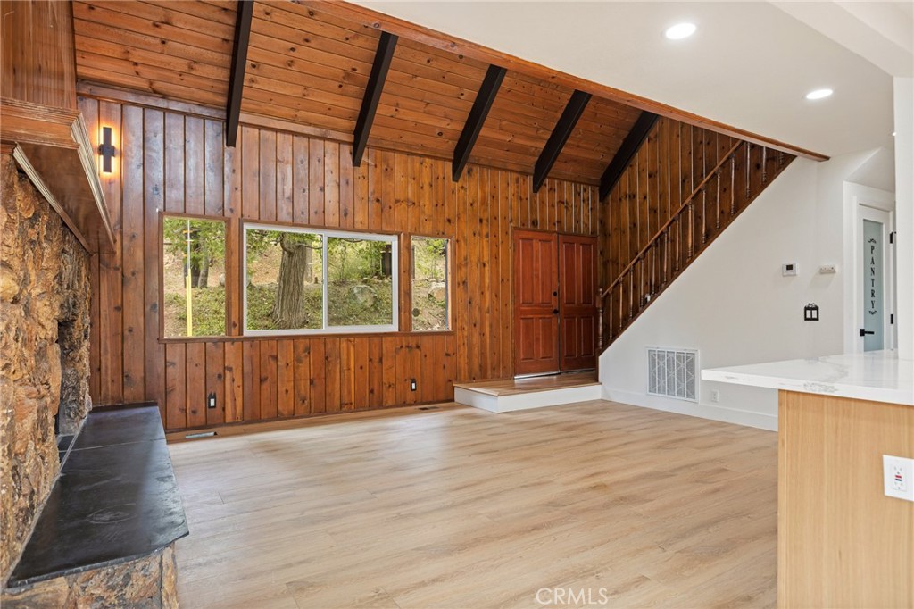 1076 Grass Valley Road Lake Arrowhead, CA 92352 - Photo 9 of 35 Level entry, Large living space
