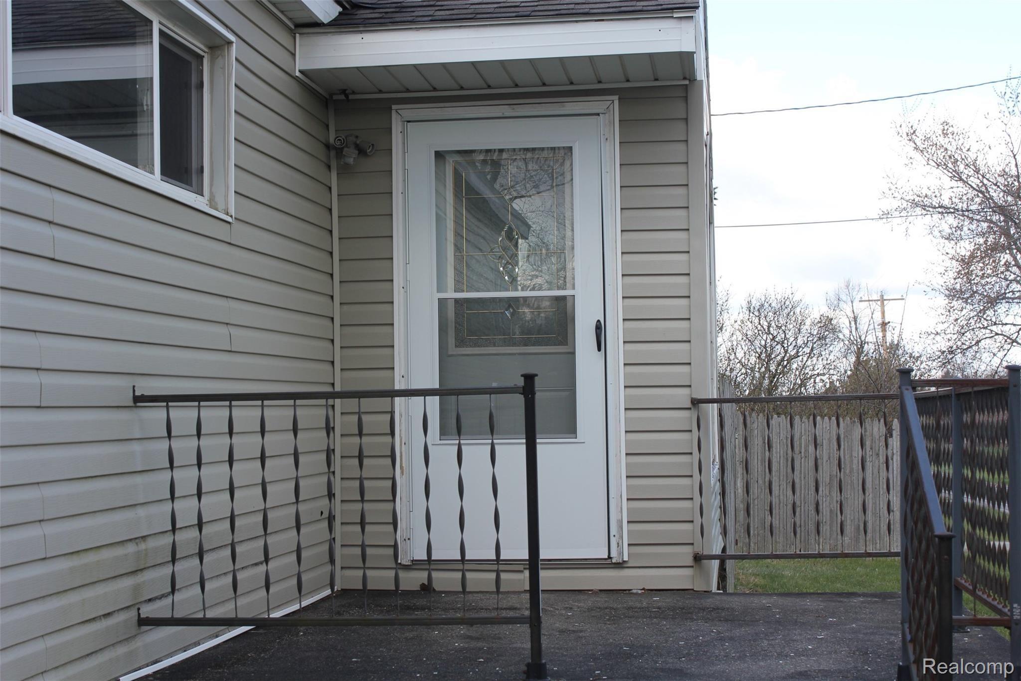 5238 East Coldwater Road Flint, MI 48506 - Photo 8 of 21 IMG_7155.JPG