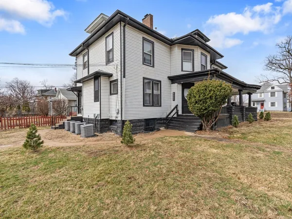 $239,900 | 1546 12th Avenue, Moline, IL 61265