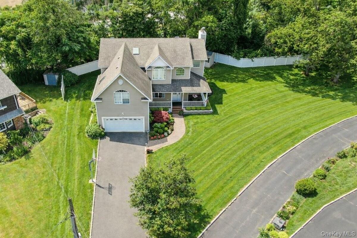 24 Ridge Court Hauppauge, NY 11788 - Photo 4 of 37