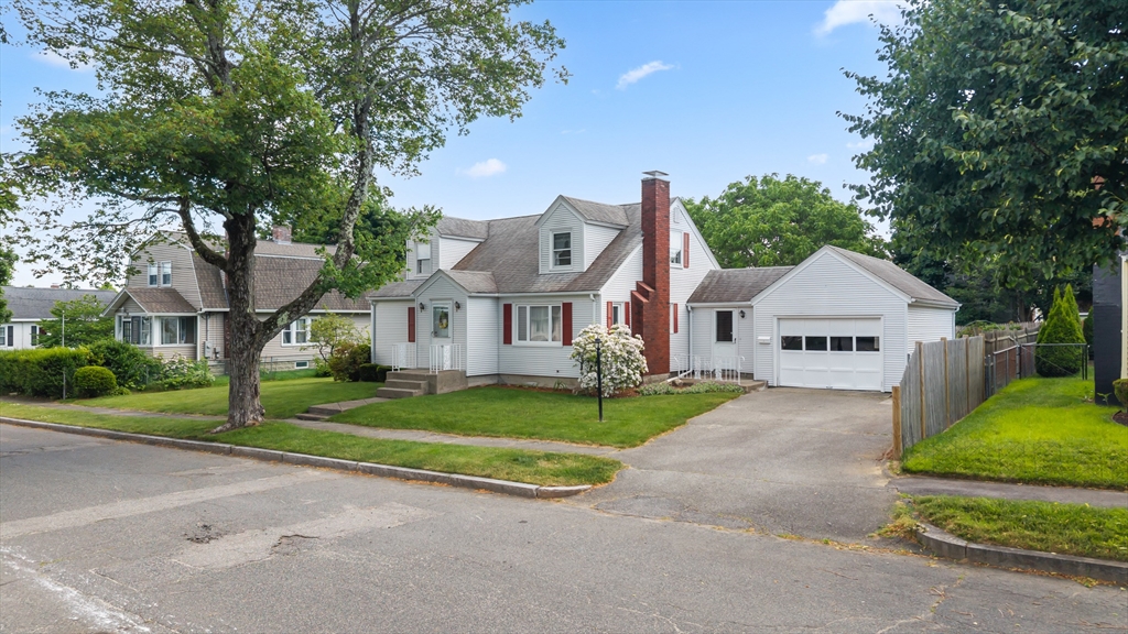 43 Rowena Street Worcester, MA 01606 - Photo 2 of 40