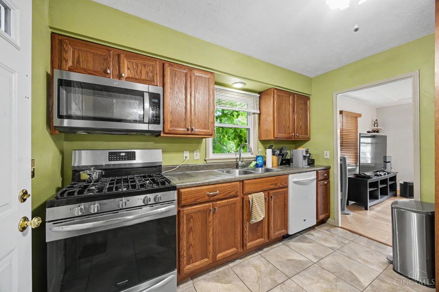 6480 Ridgefield Drive Cincinnati, OH 45224 - Photo 5 of 22