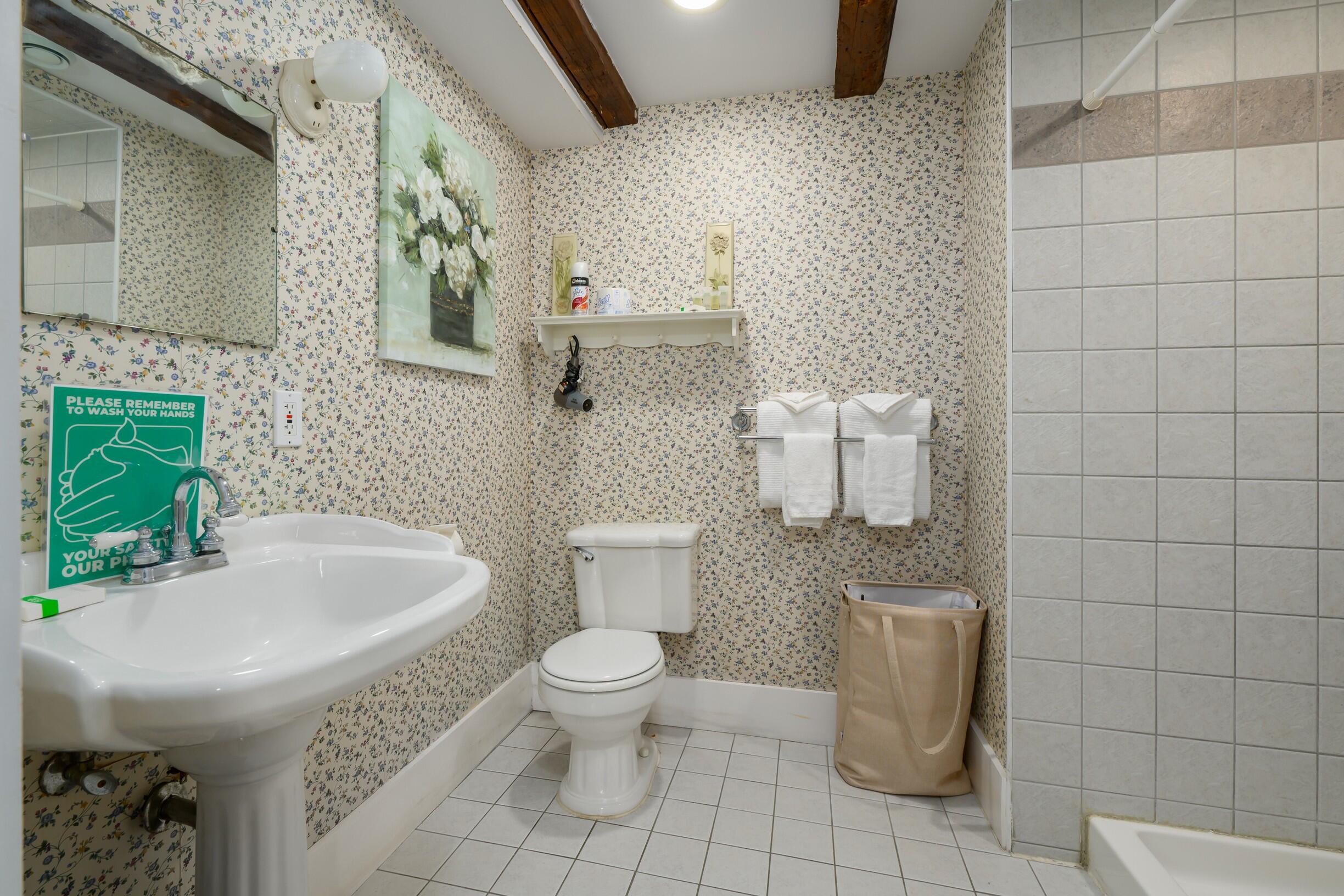 277 Main Street, Unit 1 Ogunquit, ME 03907 - Photo 14 of 48 Bath