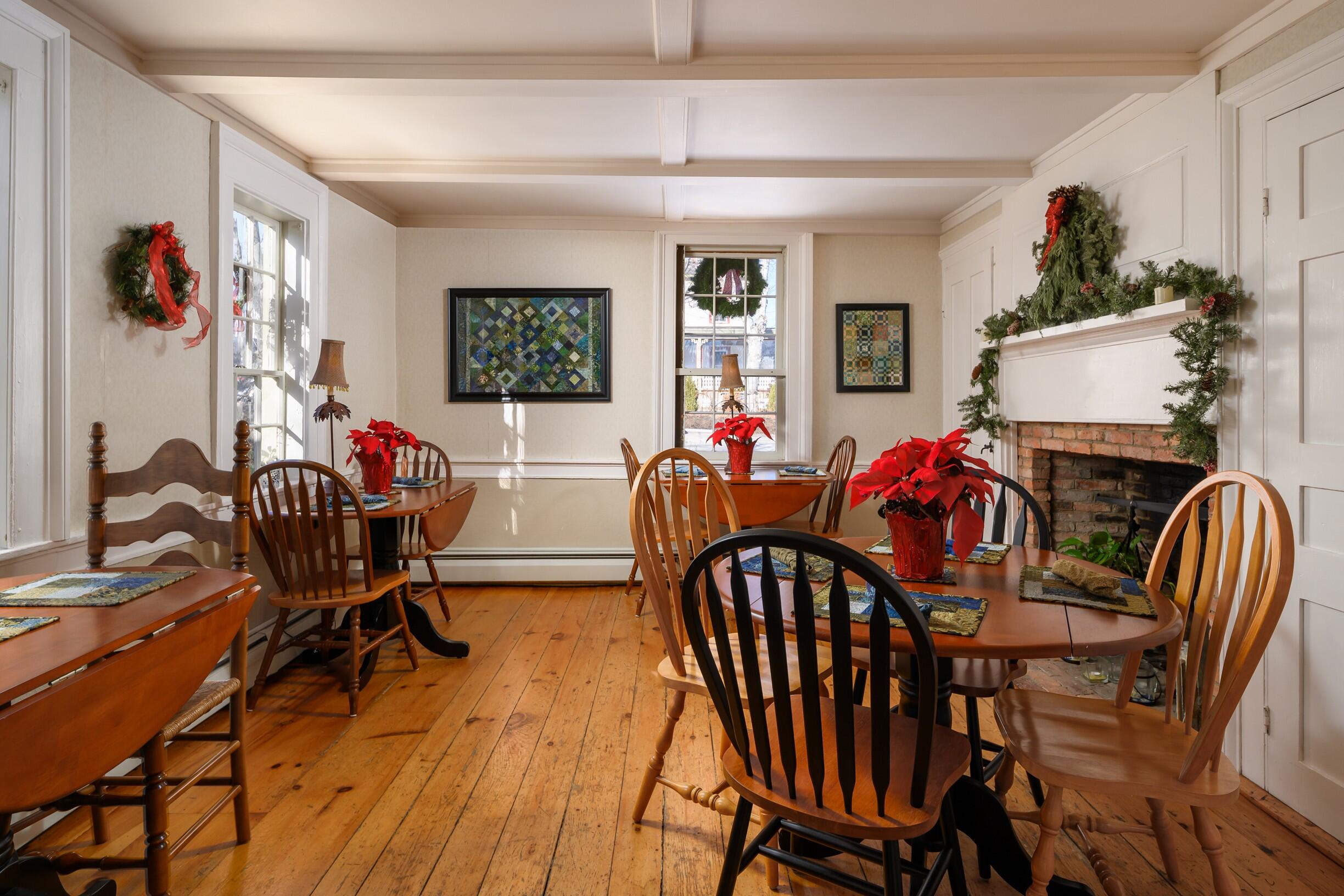 277 Main Street, Unit 1 Ogunquit, ME 03907 - Photo 15 of 48 Dining