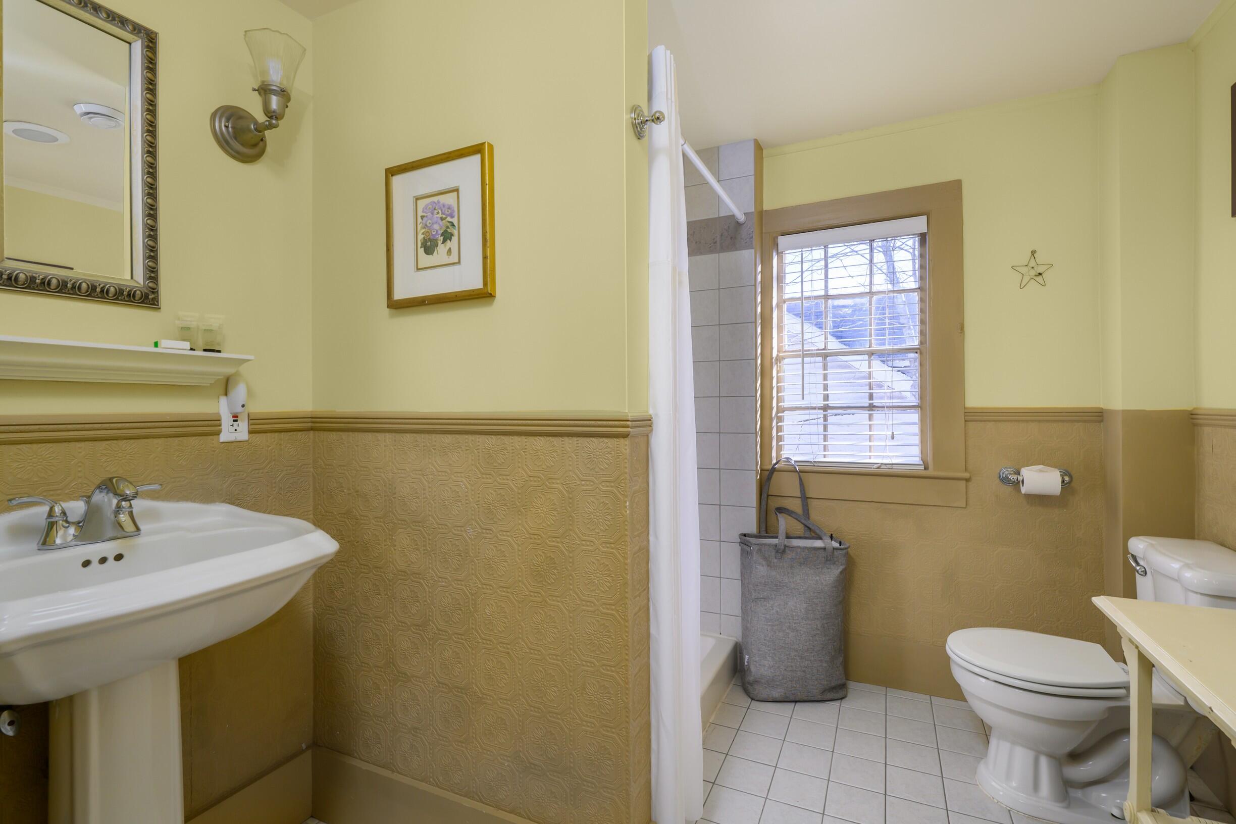 277 Main Street, Unit 1 Ogunquit, ME 03907 - Photo 32 of 48 Bath