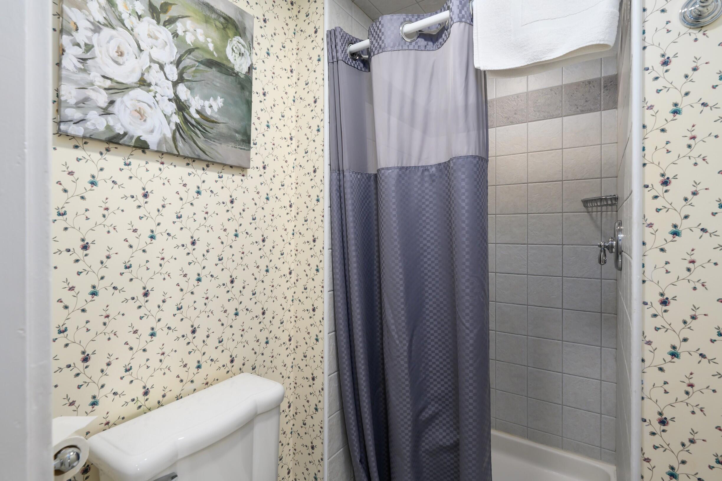 277 Main Street, Unit 1 Ogunquit, ME 03907 - Photo 34 of 48 Bath