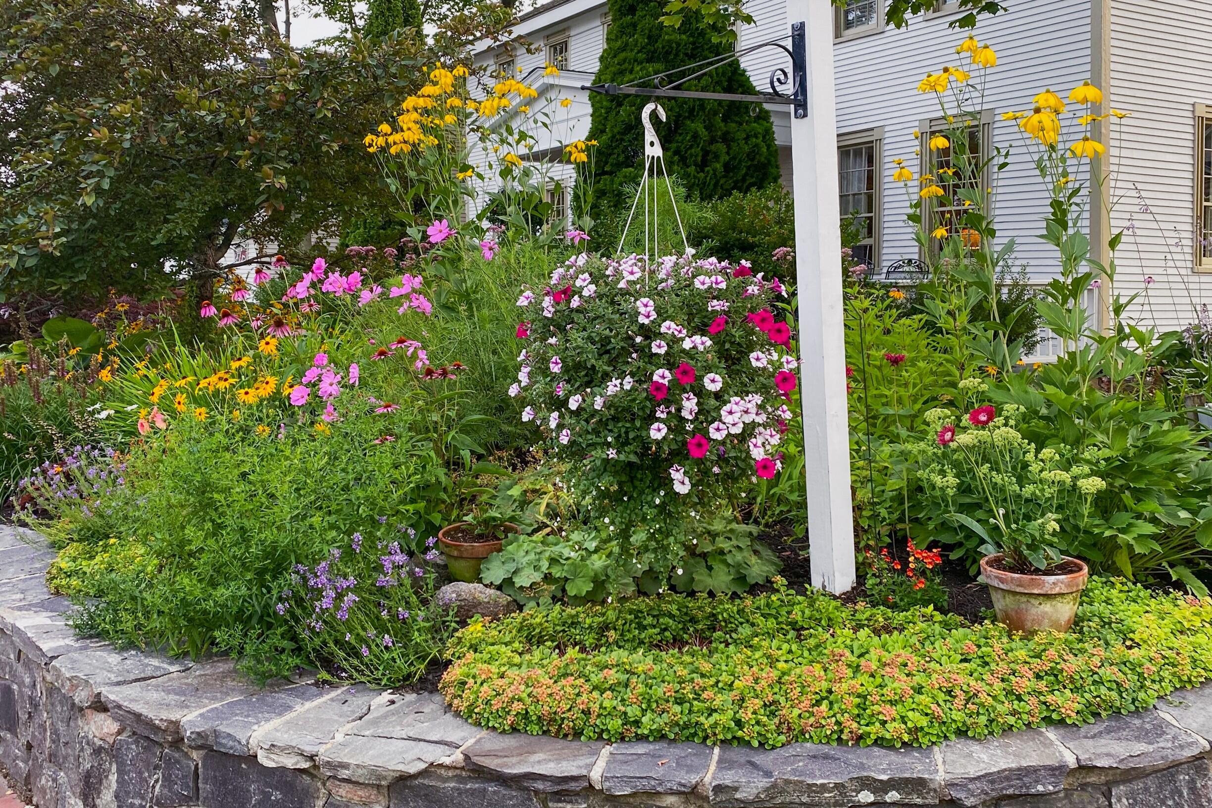 277 Main Street, Unit 1 Ogunquit, ME 03907 - Photo 41 of 48 Garden