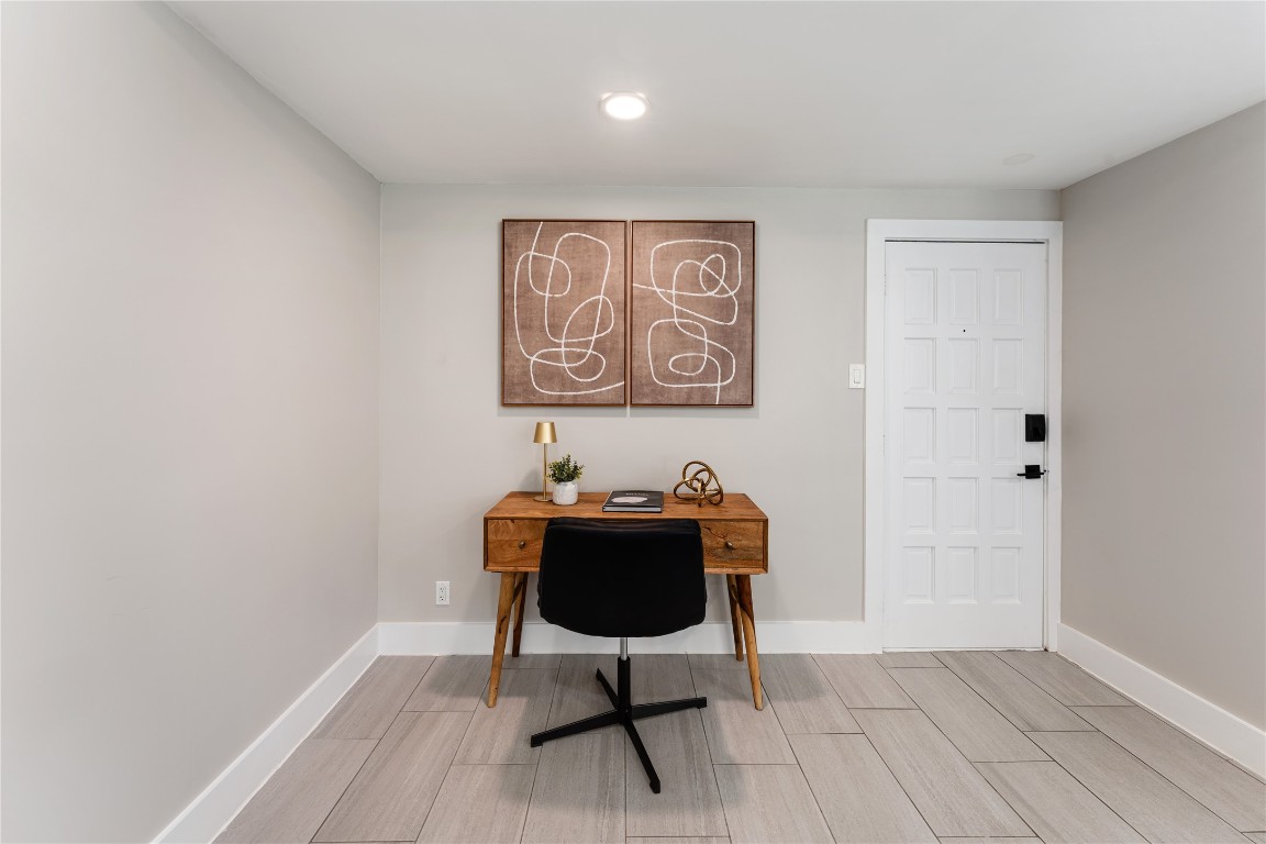 6623 Housman Houston, TX 77055 - Photo 18 of 38 a view of a workspace with furniture and wooden floor