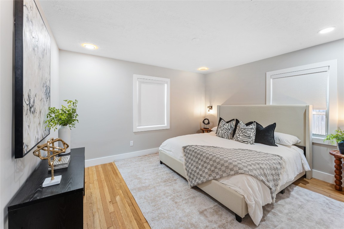 6623 Housman Houston, TX 77055 - Photo 20 of 38 a bedroom with a bed and a potted plant