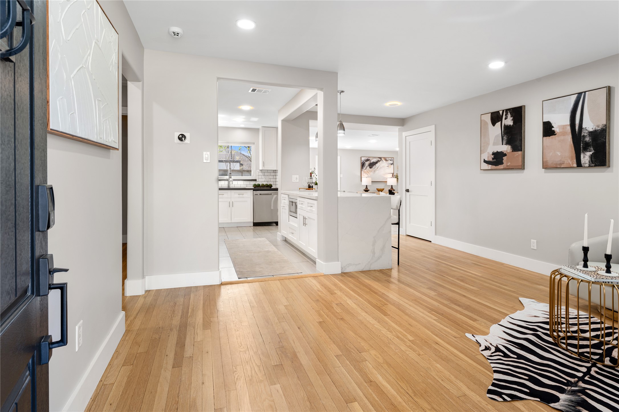 6623 Housman Houston, TX 77055 - Photo 4 of 38