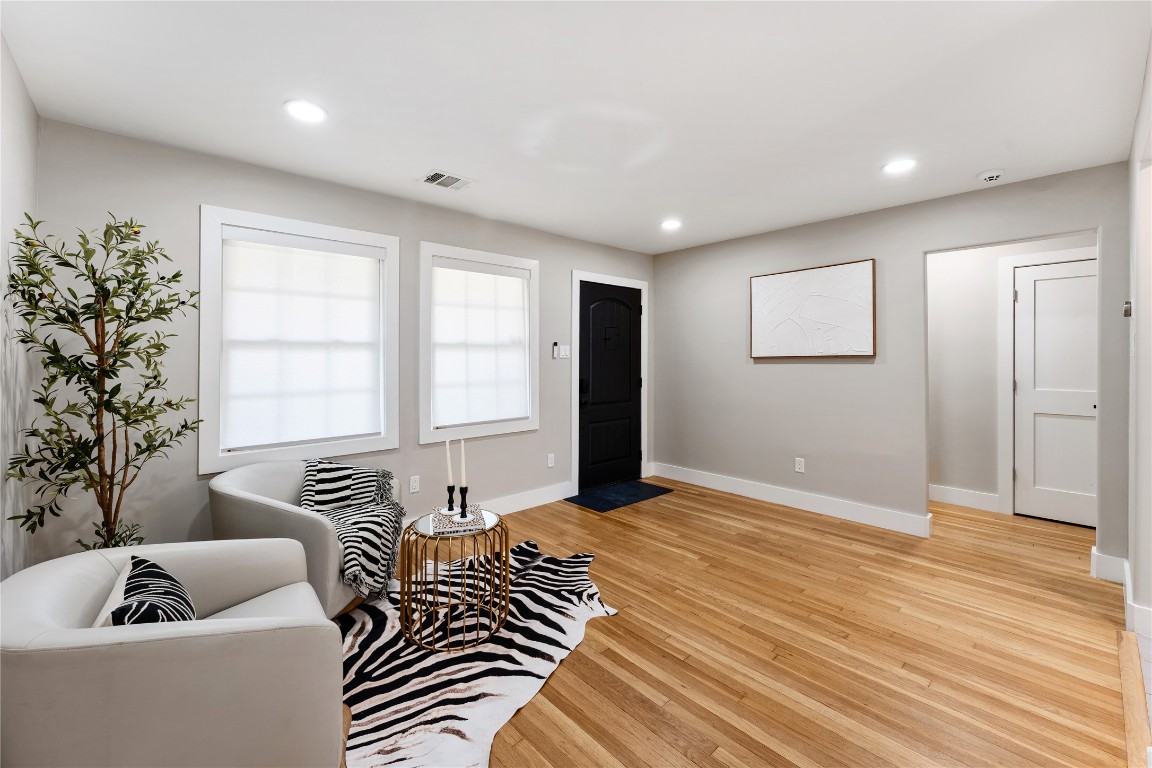 6623 Housman Houston, TX 77055 - Photo 6 of 38 a living room with furniture and a window
