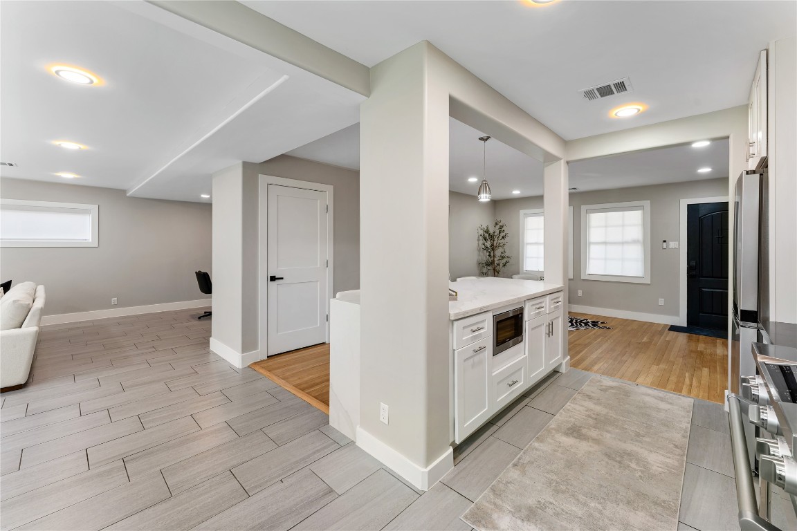 6623 Housman Houston, TX 77055 - Photo 9 of 38 a view of living room and kitchen
