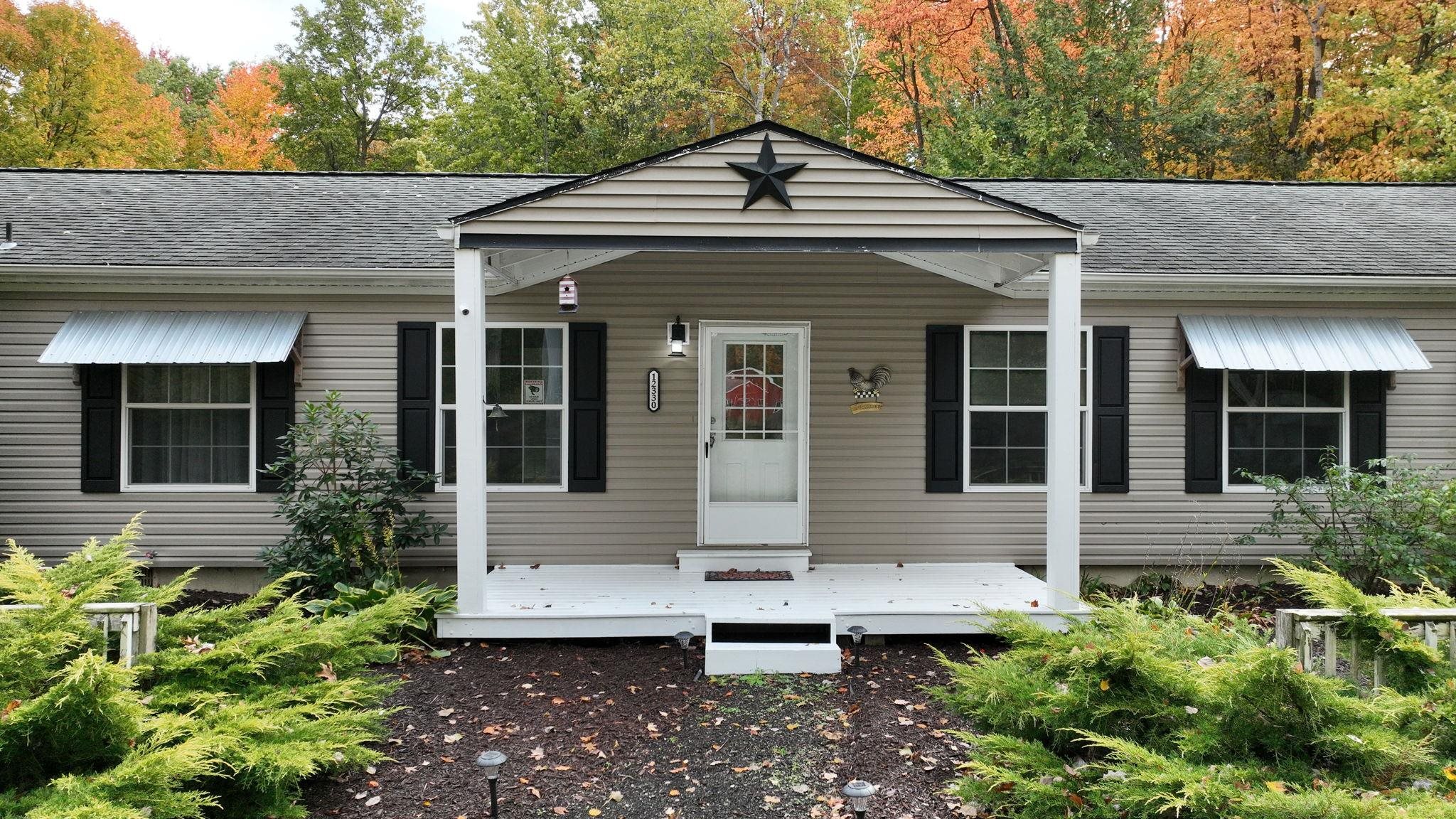 12330 Nichols Road Montrose, MI 48457 - Photo 2 of 56 50160375-bca095fb-5f23-4f67-82e3-ccdc19bcf510.JPG