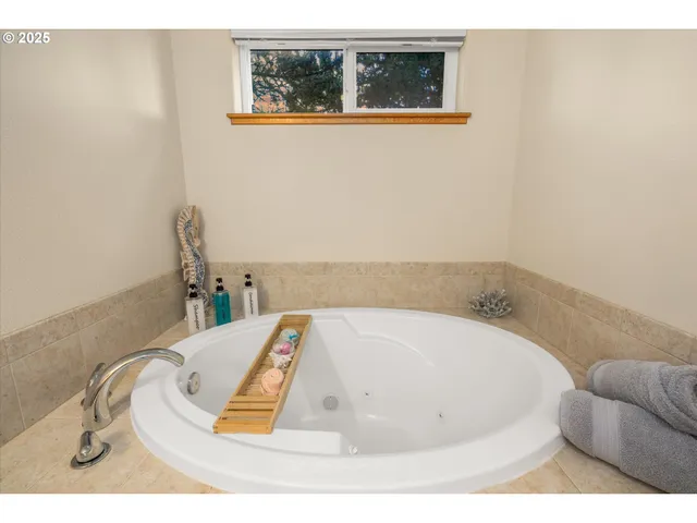 $675,000 | 34320 Cape Kiwanda Drive, Pacific City, OR 97135