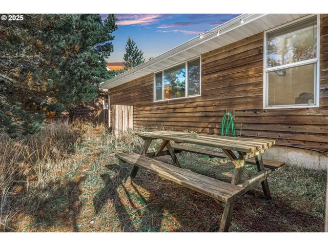 $675,000 | 34320 Cape Kiwanda Drive, Pacific City, OR 97135