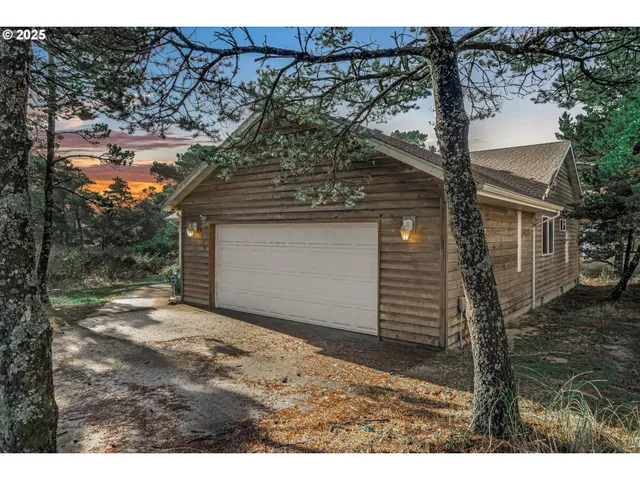 $675,000 | 34320 Cape Kiwanda Drive, Pacific City, OR 97135