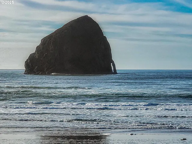 $675,000 | 34320 Cape Kiwanda Drive, Pacific City, OR 97135