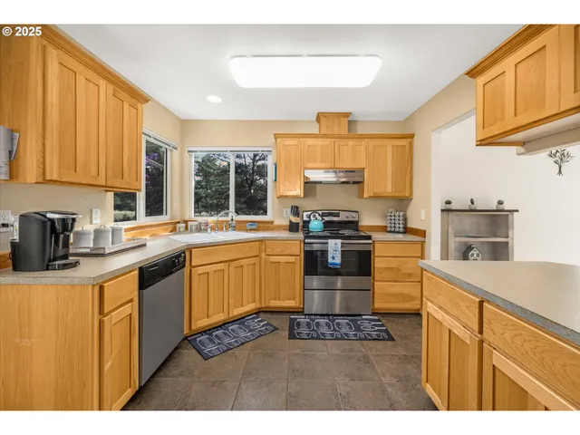 $675,000 | 34320 Cape Kiwanda Drive, Pacific City, OR 97135