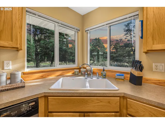 $675,000 | 34320 Cape Kiwanda Drive, Pacific City, OR 97135