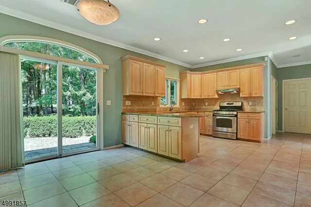 $5,250 | 4 Gloede Court, Parsippany, NJ 07054