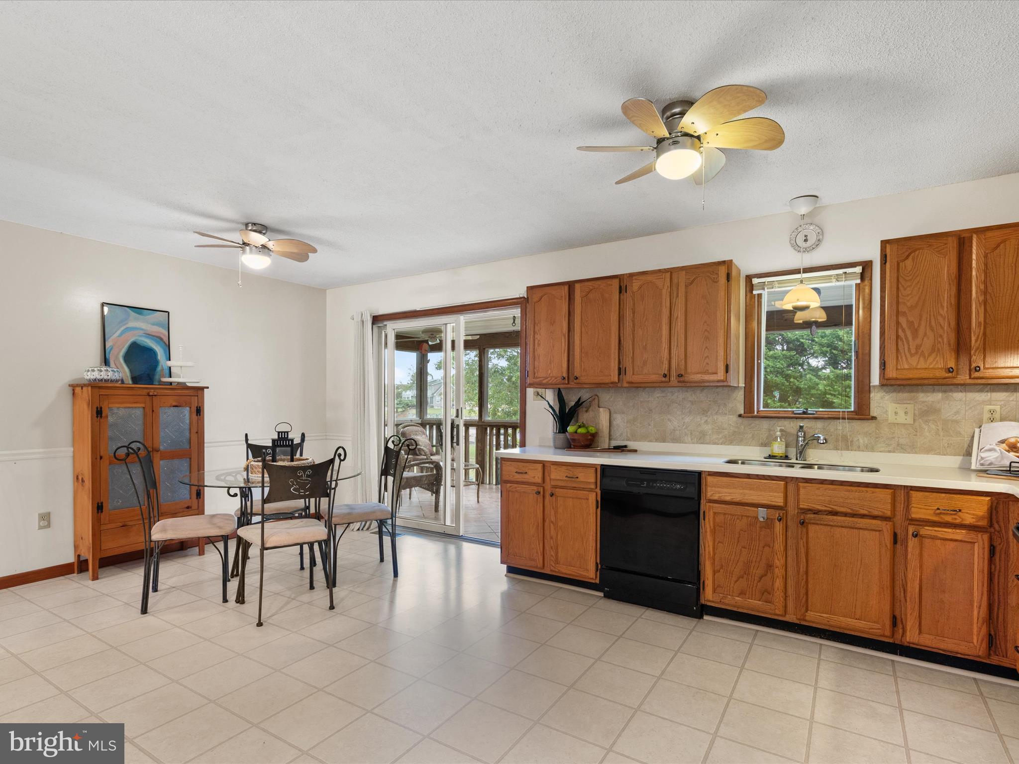 13374 Cove Landing Road Bishopville, MD 21813 - Photo 15 of 108 Kitchen & Dining