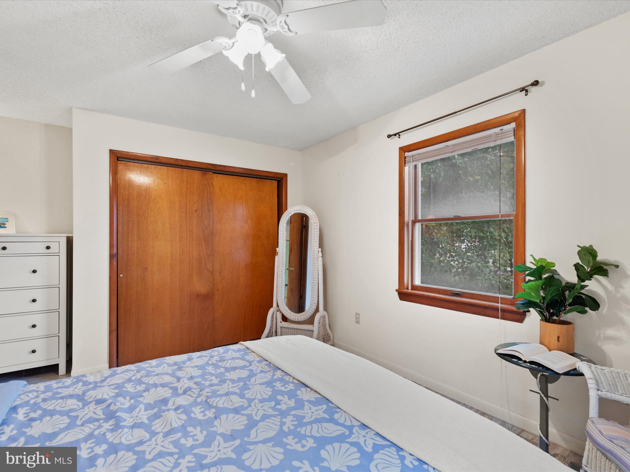 13374 Cove Landing Road Bishopville, MD 21813 - Photo 32 of 108 a bedroom with a bed and a potted plant