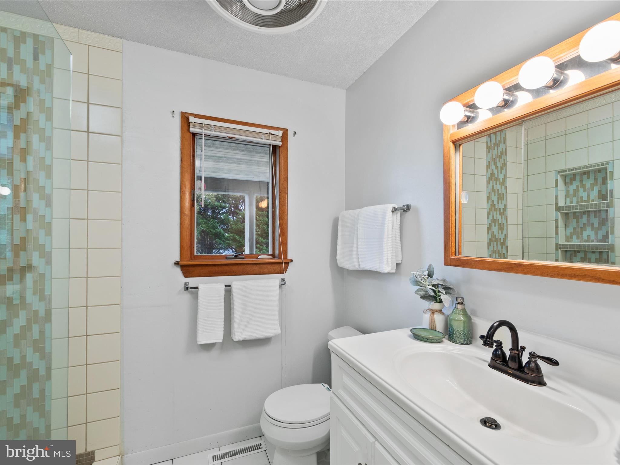 13374 Cove Landing Road Bishopville, MD 21813 - Photo 34 of 108 Main Level Primary Shared Ensuite