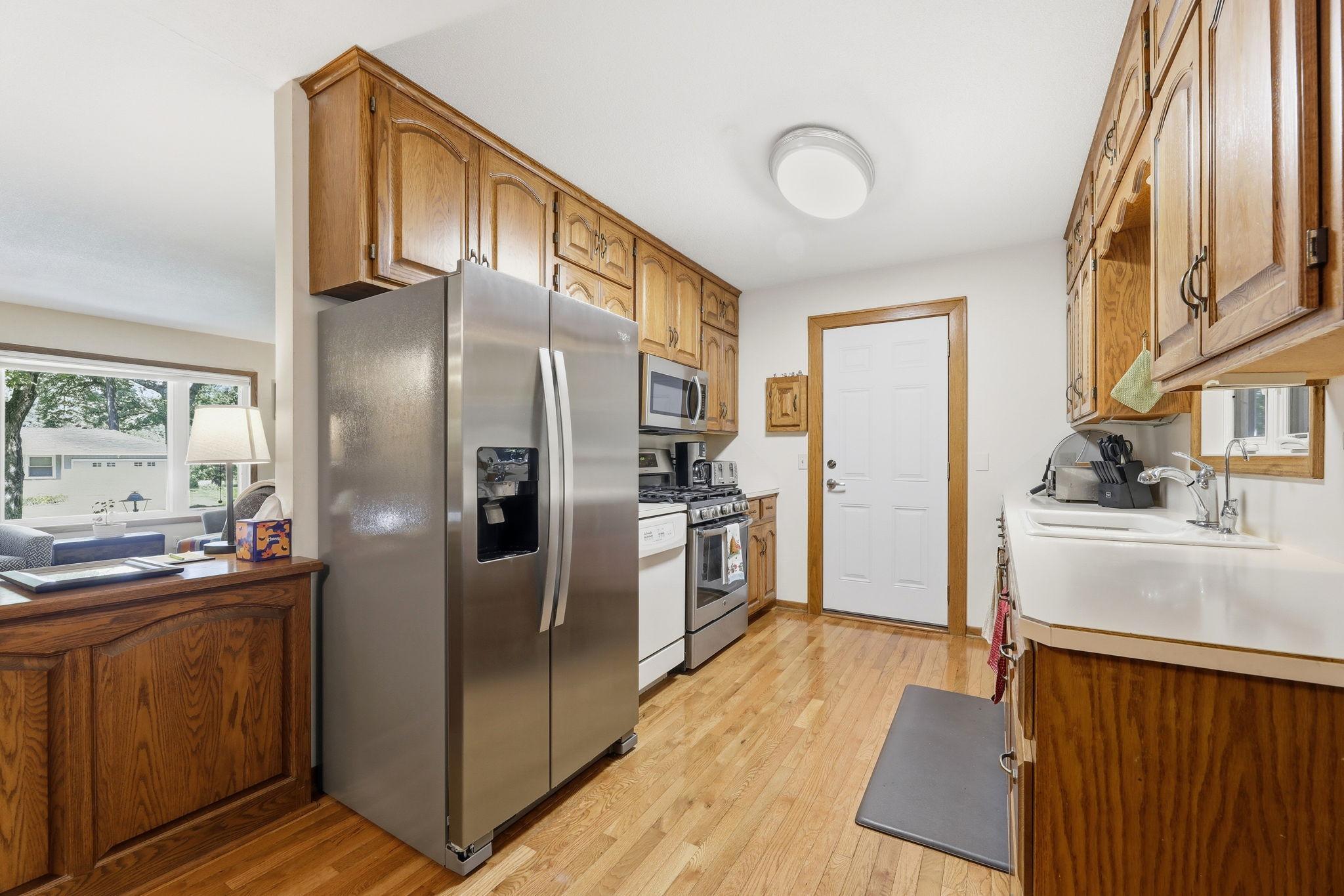 250 Glenbrook Road North Wayzata, MN 55391 - Photo 22 of 48