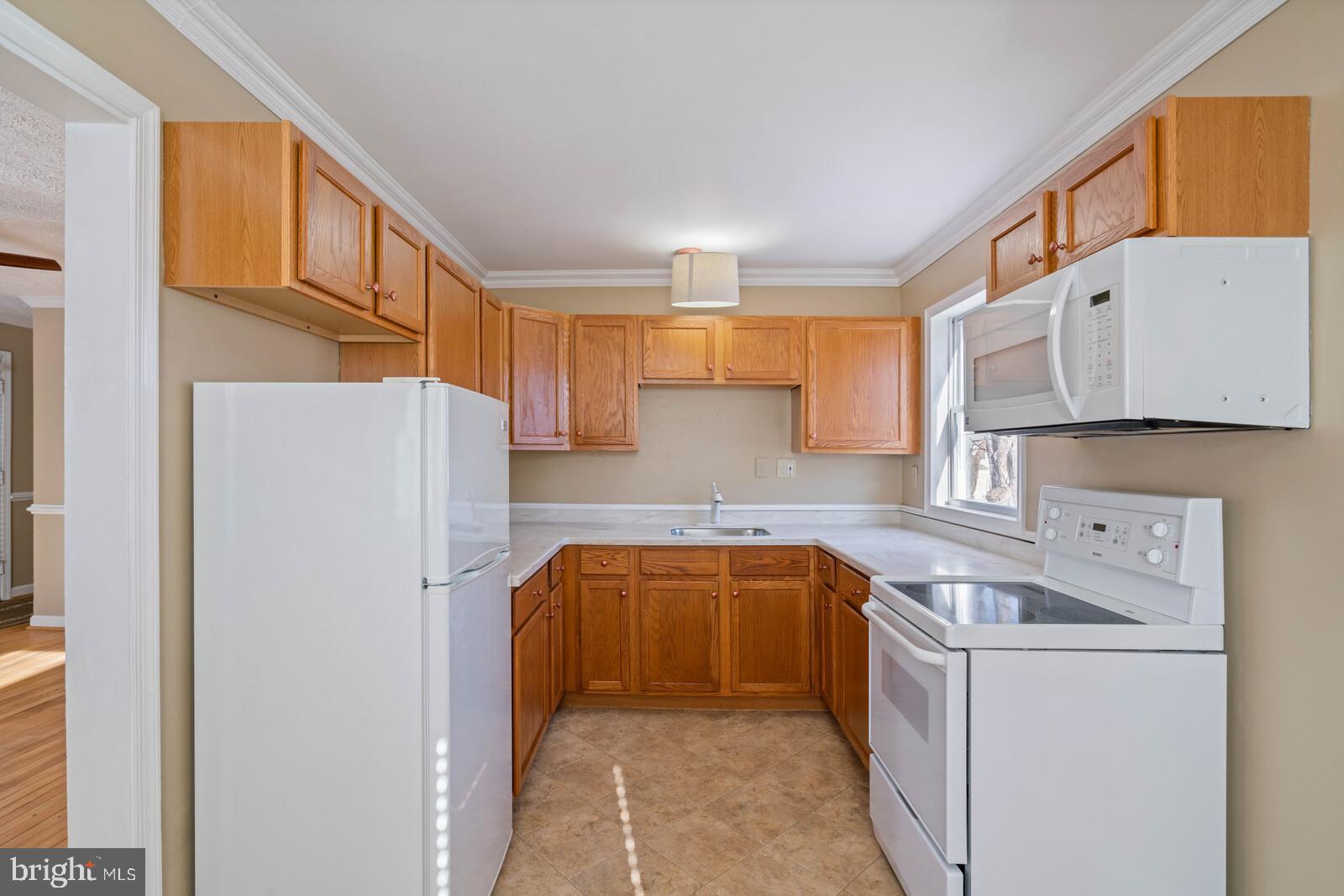 4015 Roberts Road Fairfax, VA 22032 - Photo 8 of 38 Gallery Image 8