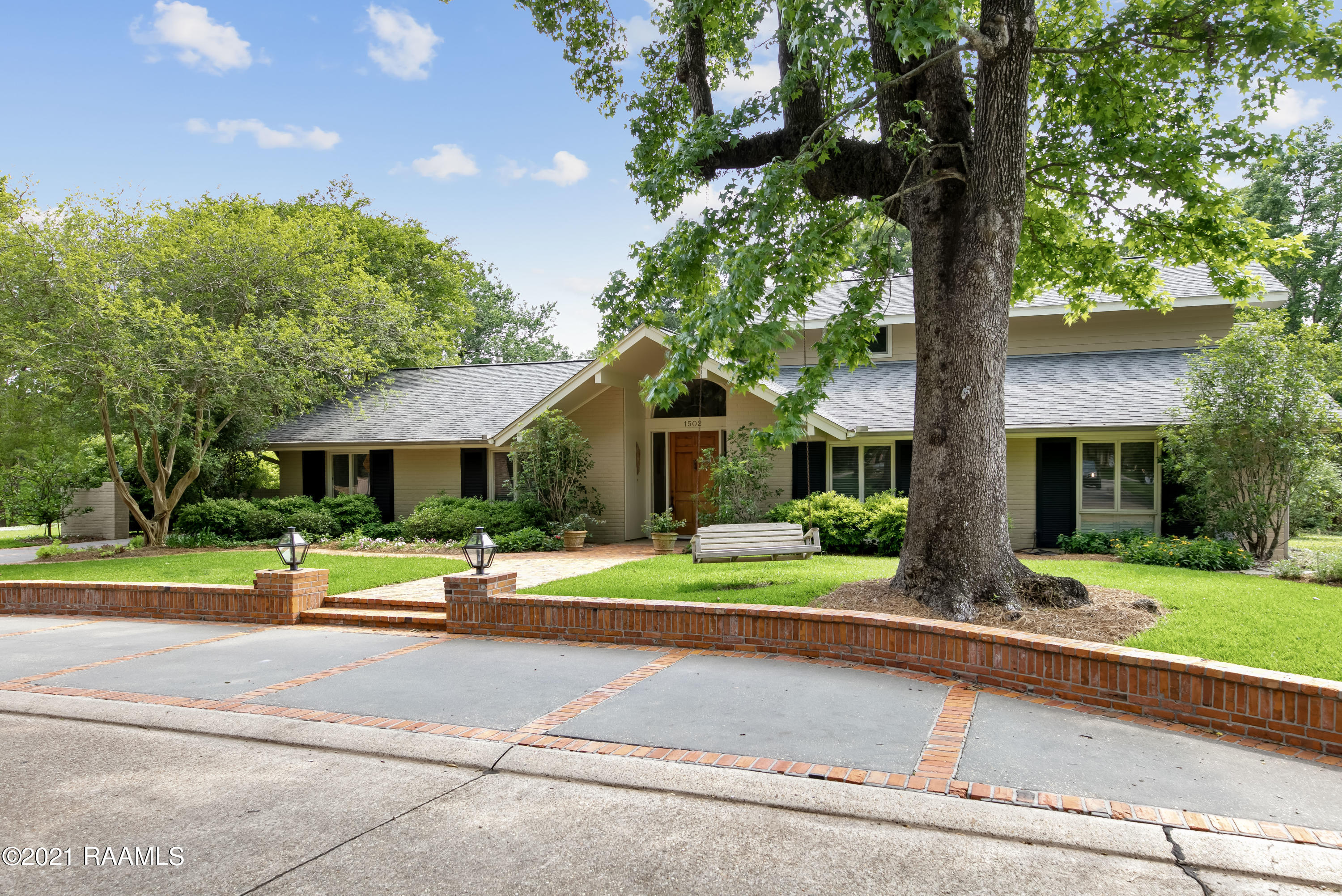 1502 Greenbriar Road Lafayette, LA 70503 - Photo 3 of 47 1Y1A7031-Edit