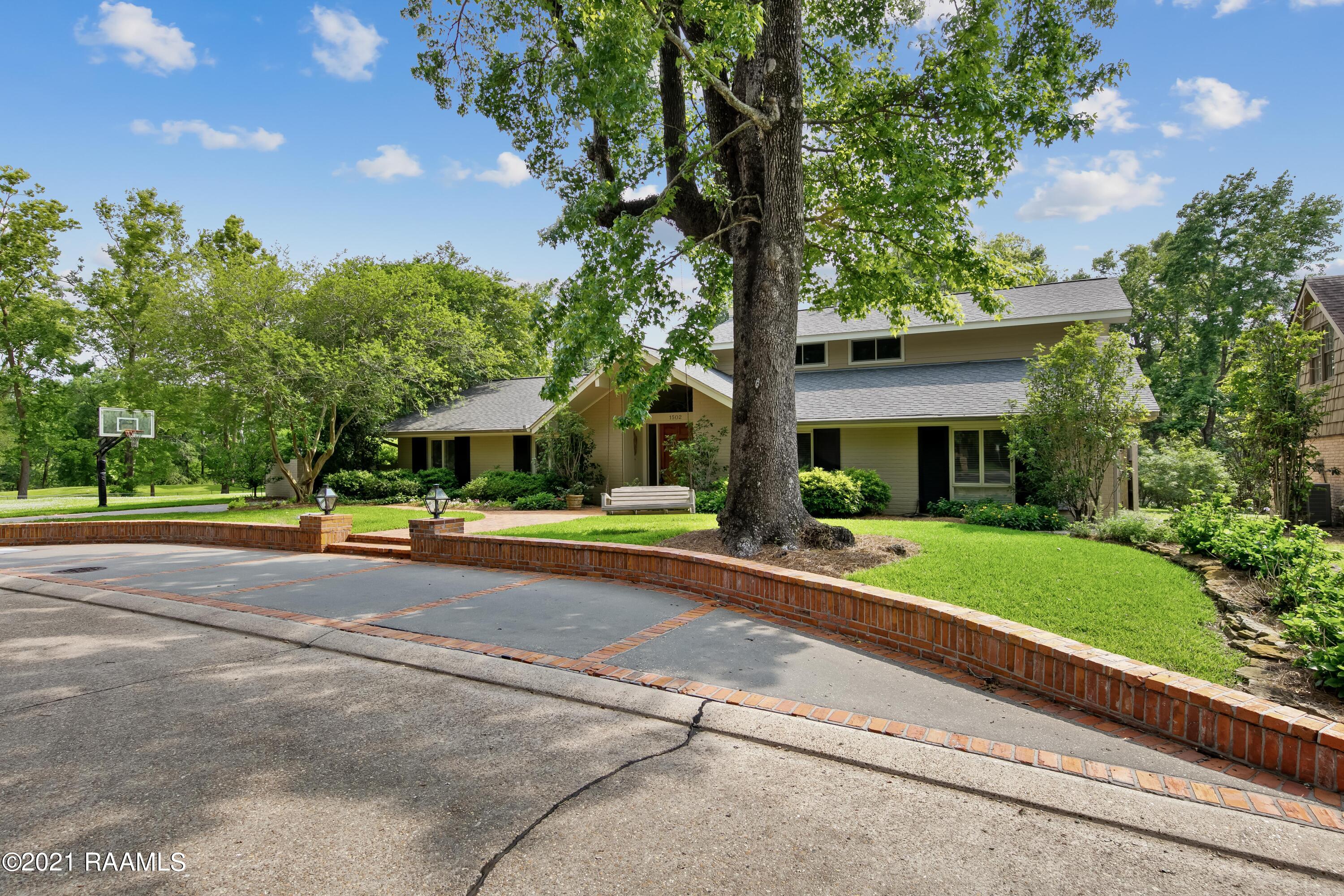 1502 Greenbriar Road Lafayette, LA 70503 - Photo 4 of 47 1Y1A7049