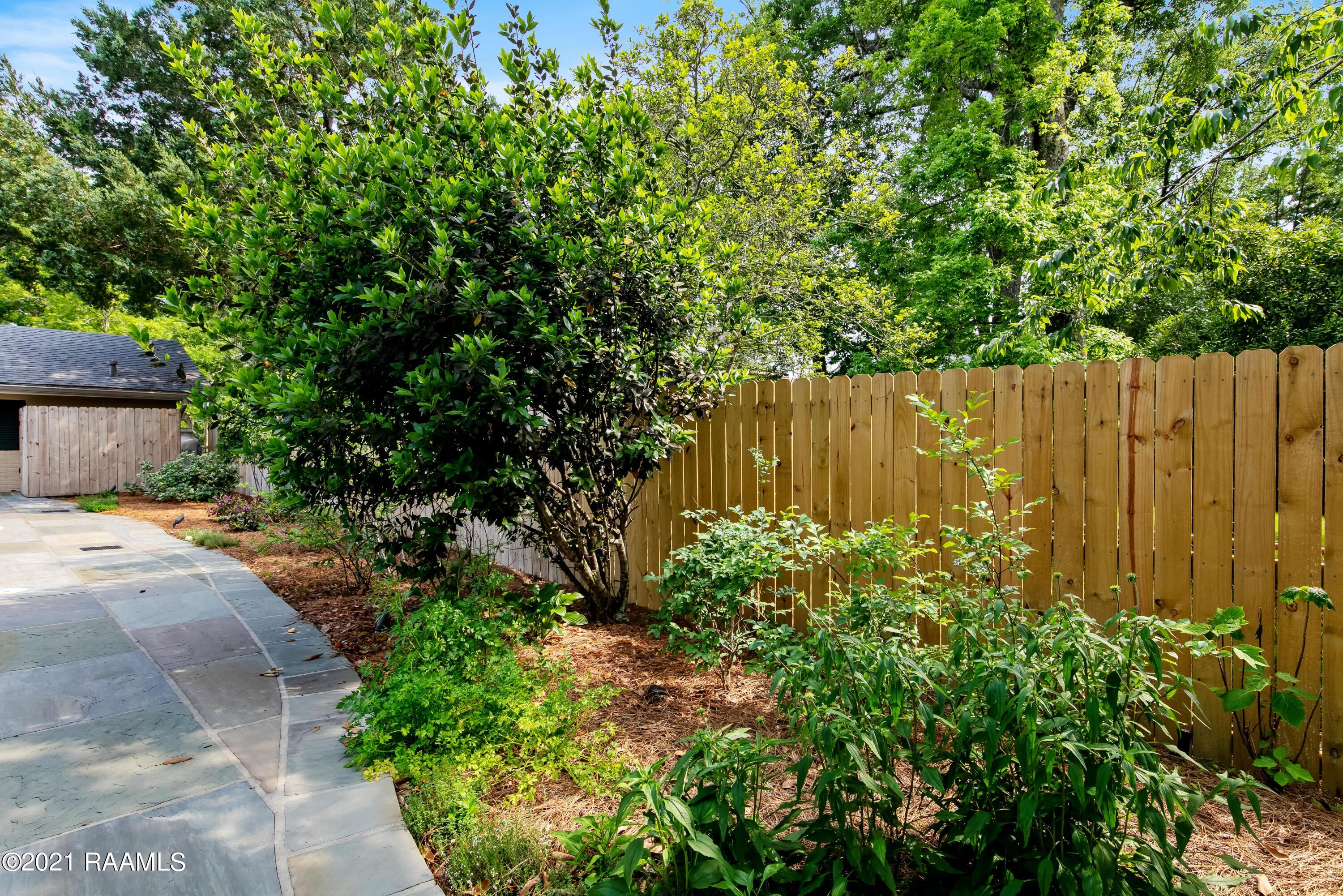 1502 Greenbriar Road Lafayette, LA 70503 - Photo 45 of 47 1Y1A7109