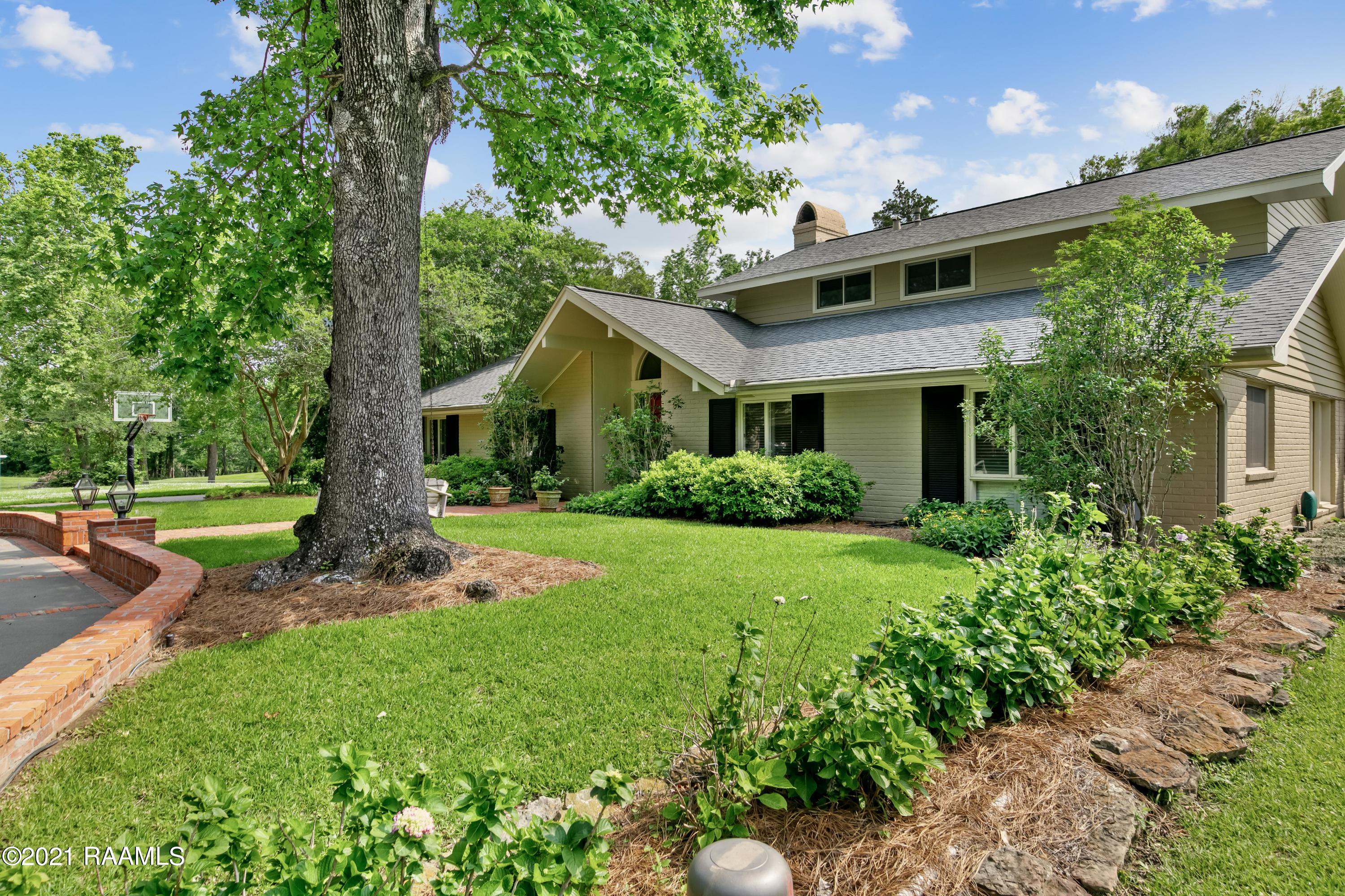 1502 Greenbriar Road Lafayette, LA 70503 - Photo 5 of 47 1Y1A7053