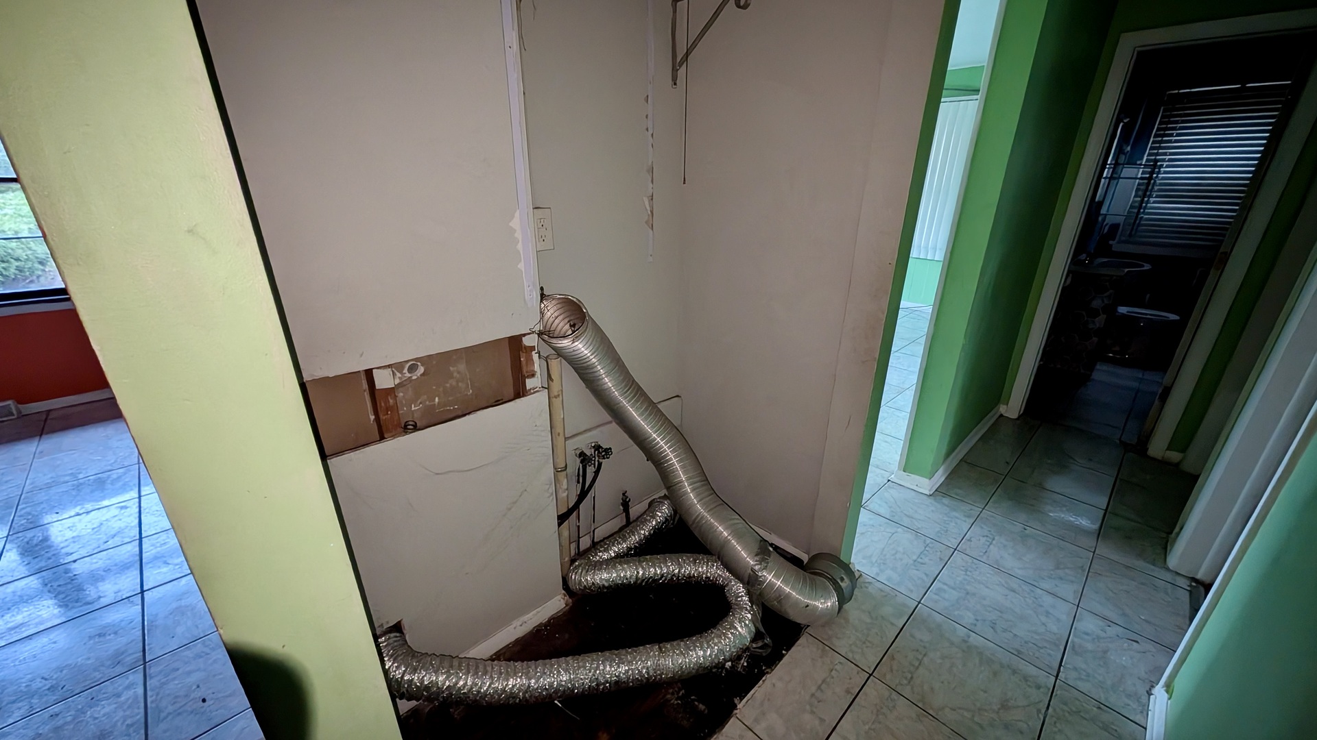 639 Wood Court Kankakee, IL 60901 - Photo 17 of 43 a view of a staircase in a kitchen