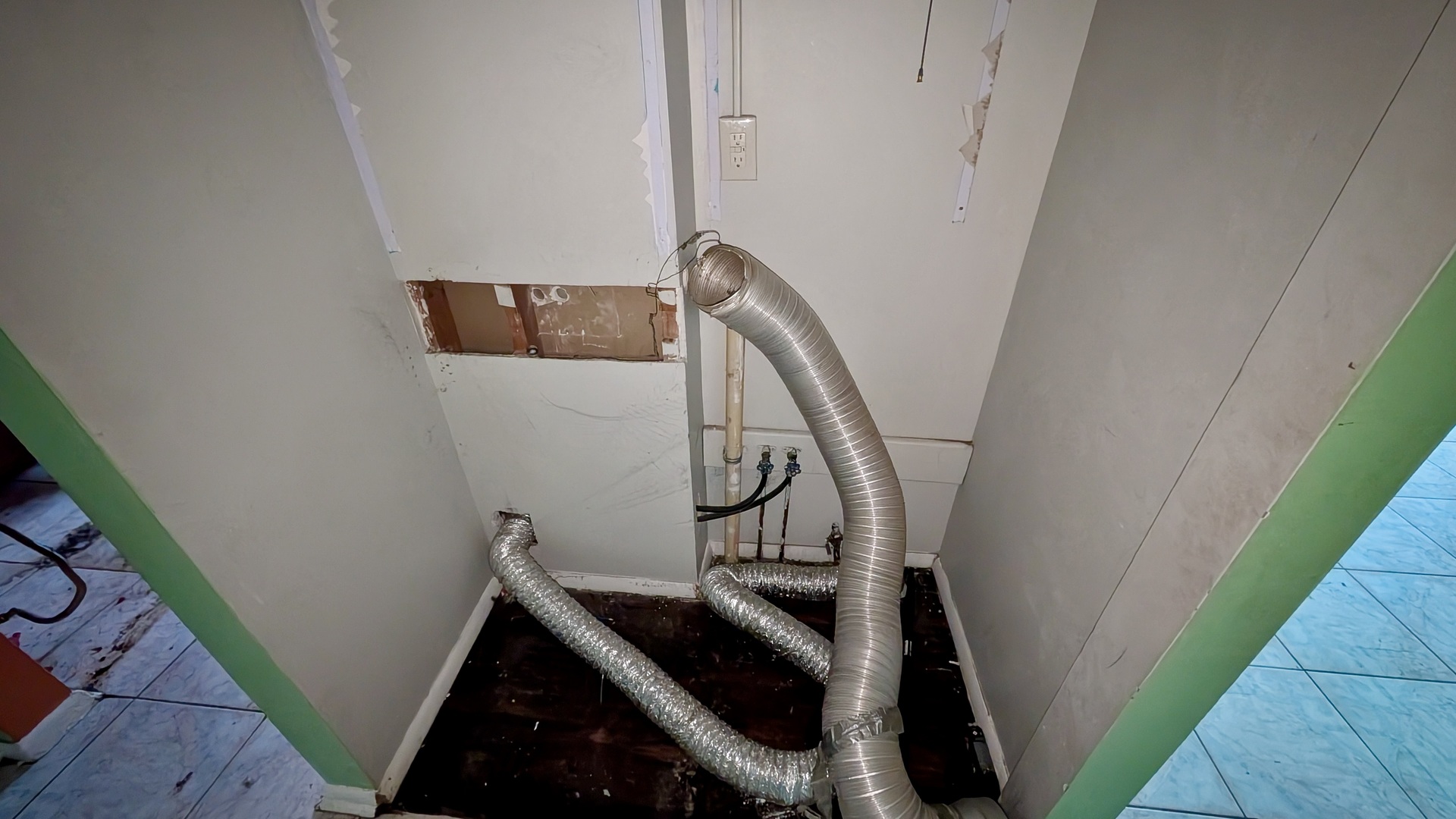 639 Wood Court Kankakee, IL 60901 - Photo 18 of 43 a view of stairs and door