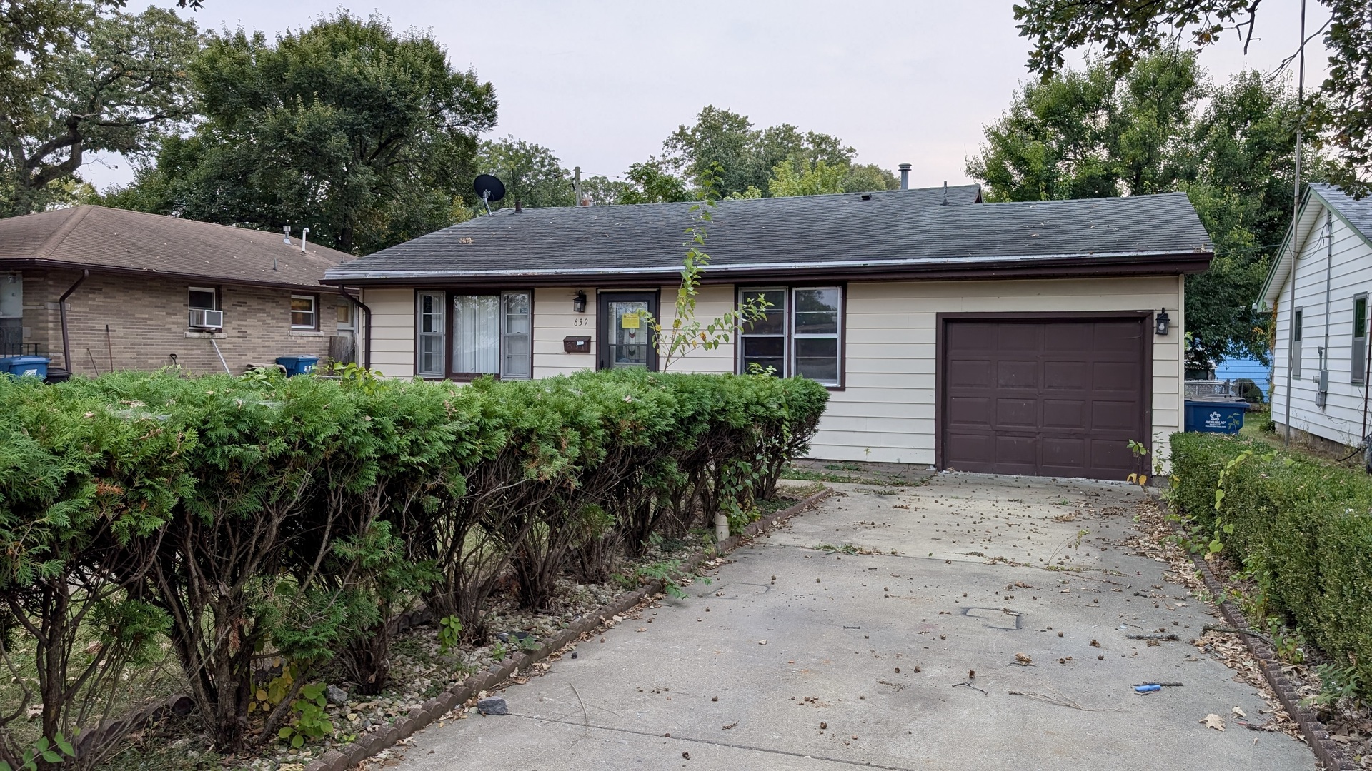 639 Wood Court Kankakee, IL 60901 - Photo 2 of 43 a front view of a house with a yard and garage