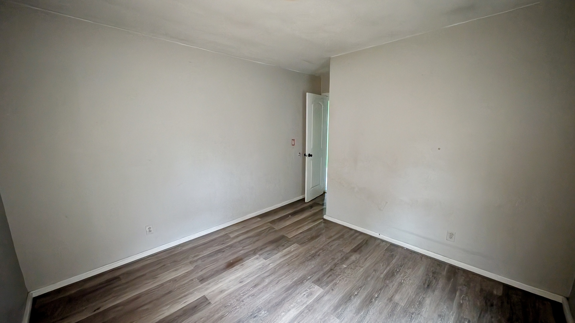 639 Wood Court Kankakee, IL 60901 - Photo 27 of 43 an empty room with wooden floor
