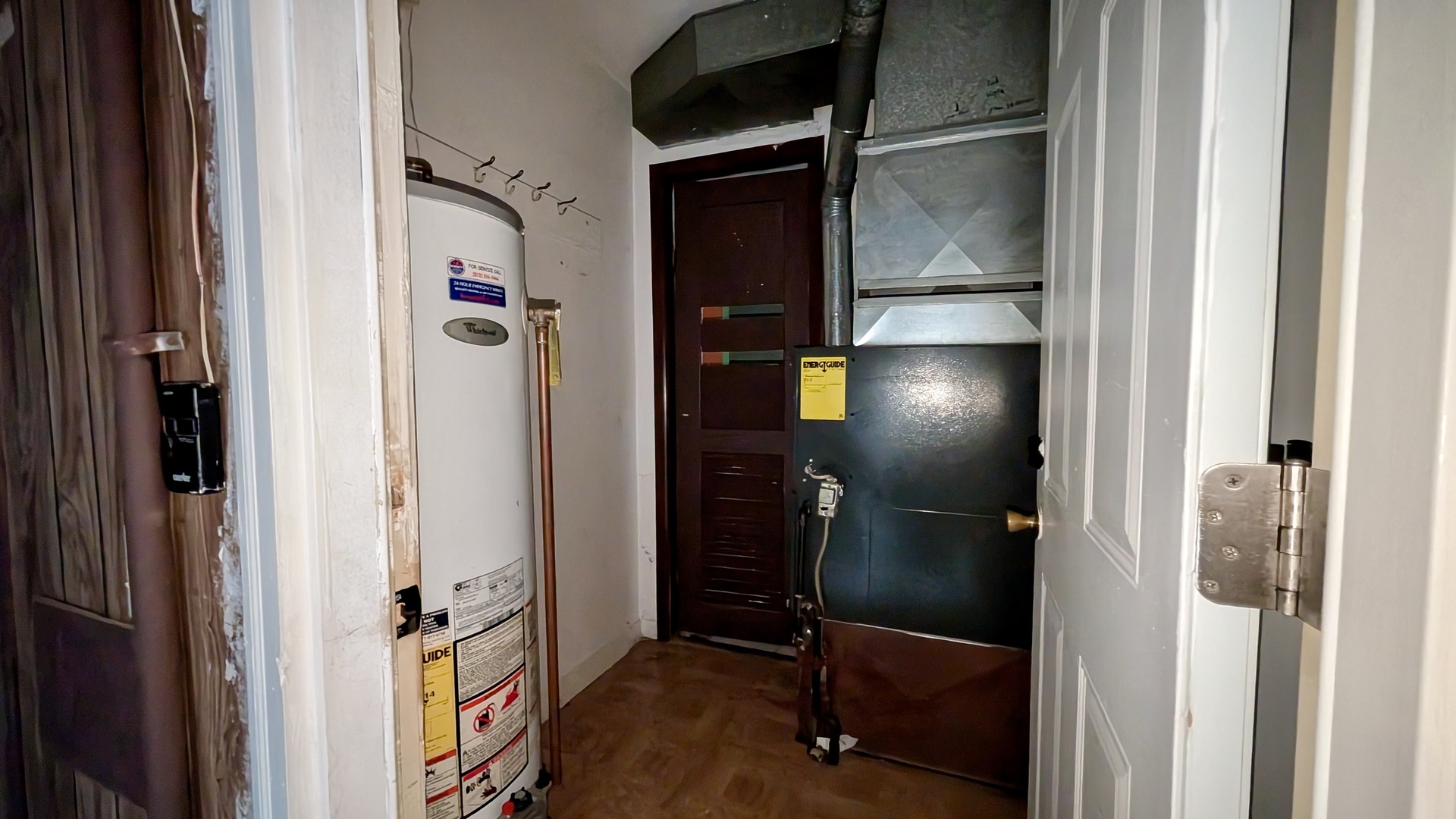 639 Wood Court Kankakee, IL 60901 - Photo 34 of 43 a view of a hallway with a door