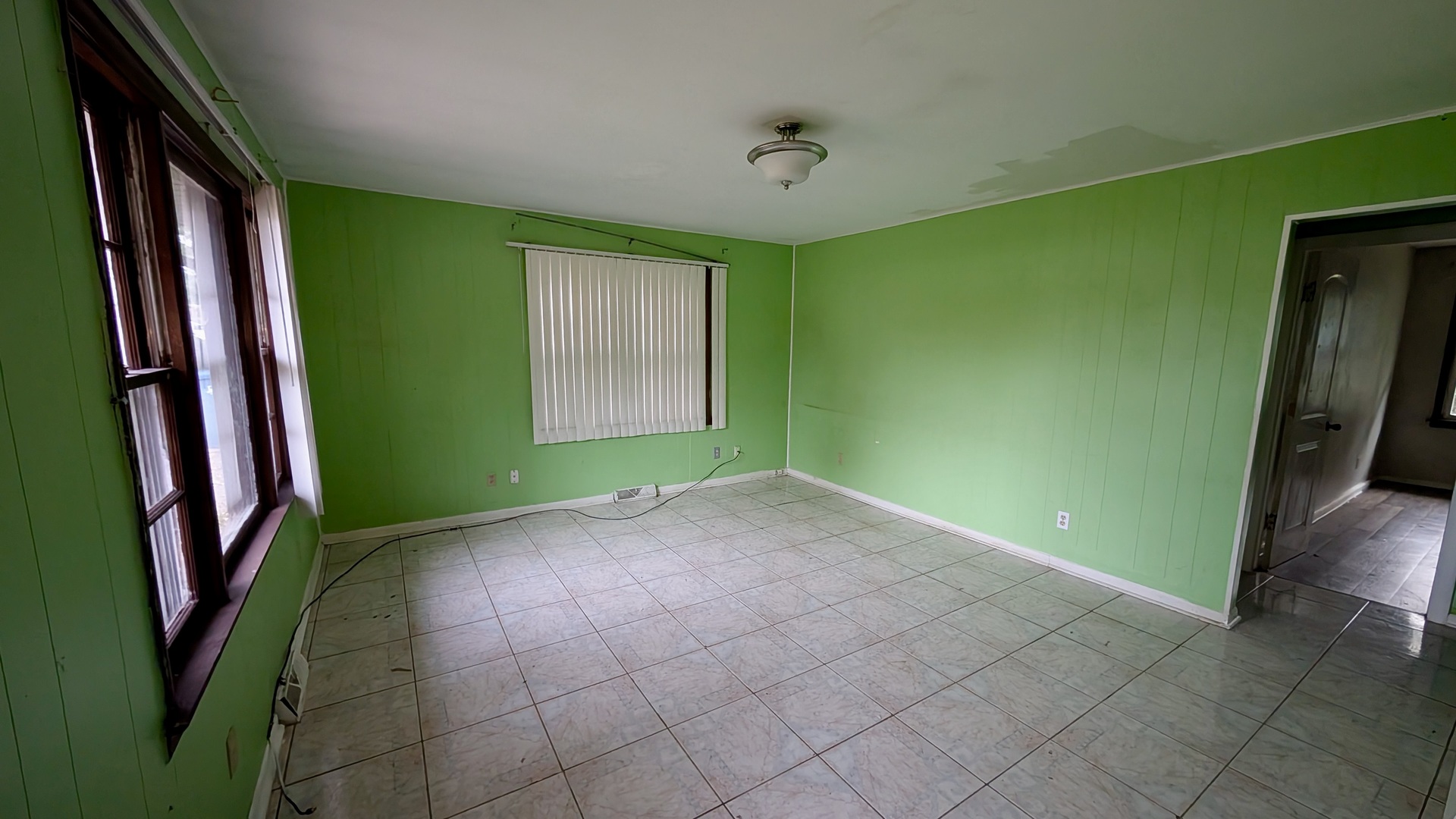 639 Wood Court Kankakee, IL 60901 - Photo 4 of 43 a view of empty room with window and entryway