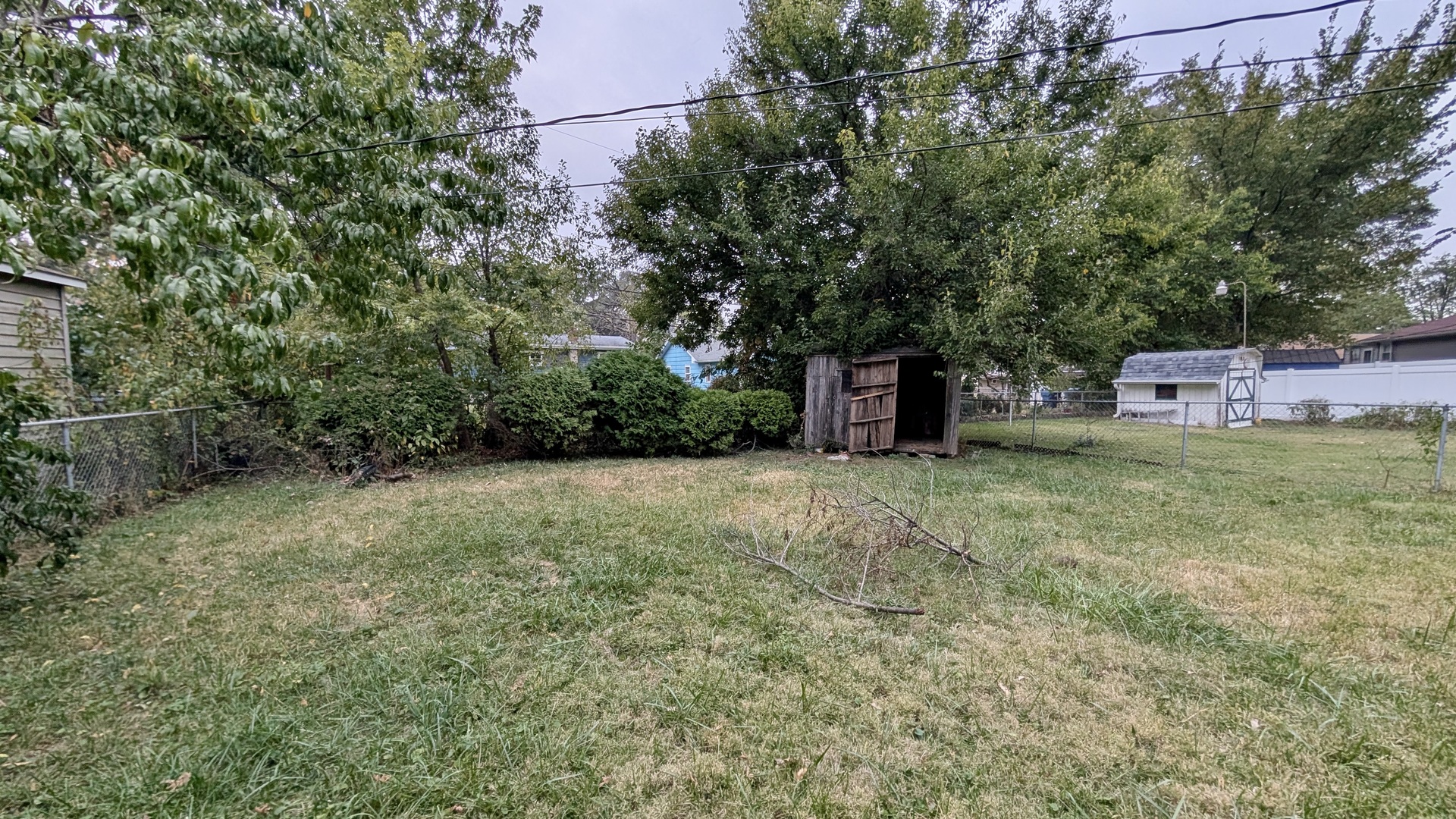 639 Wood Court Kankakee, IL 60901 - Photo 41 of 43 a couple of table and chairs in a yard